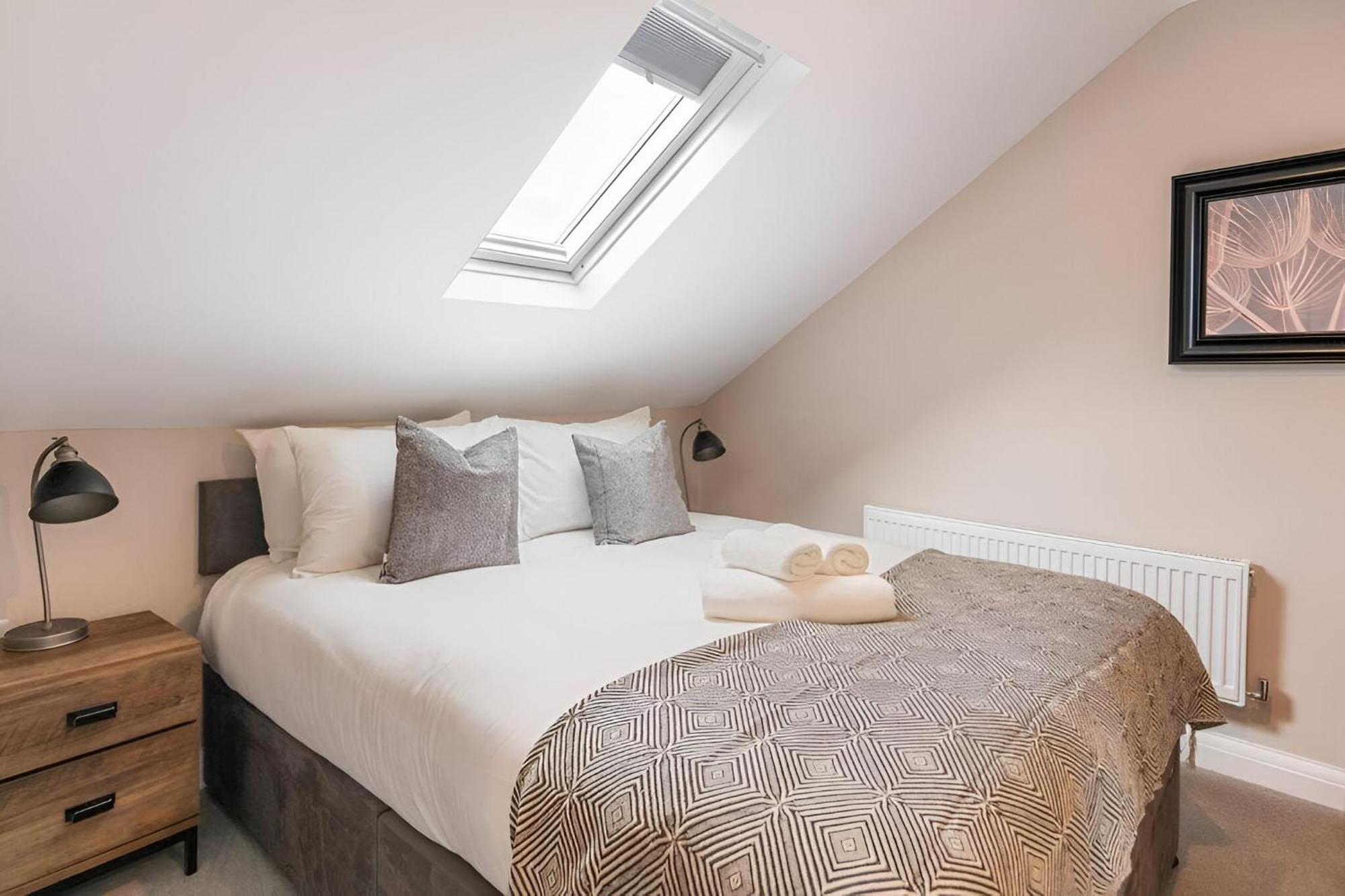 Appartement Earthy Elegance Stylish 4br For Urban Escapes Londen