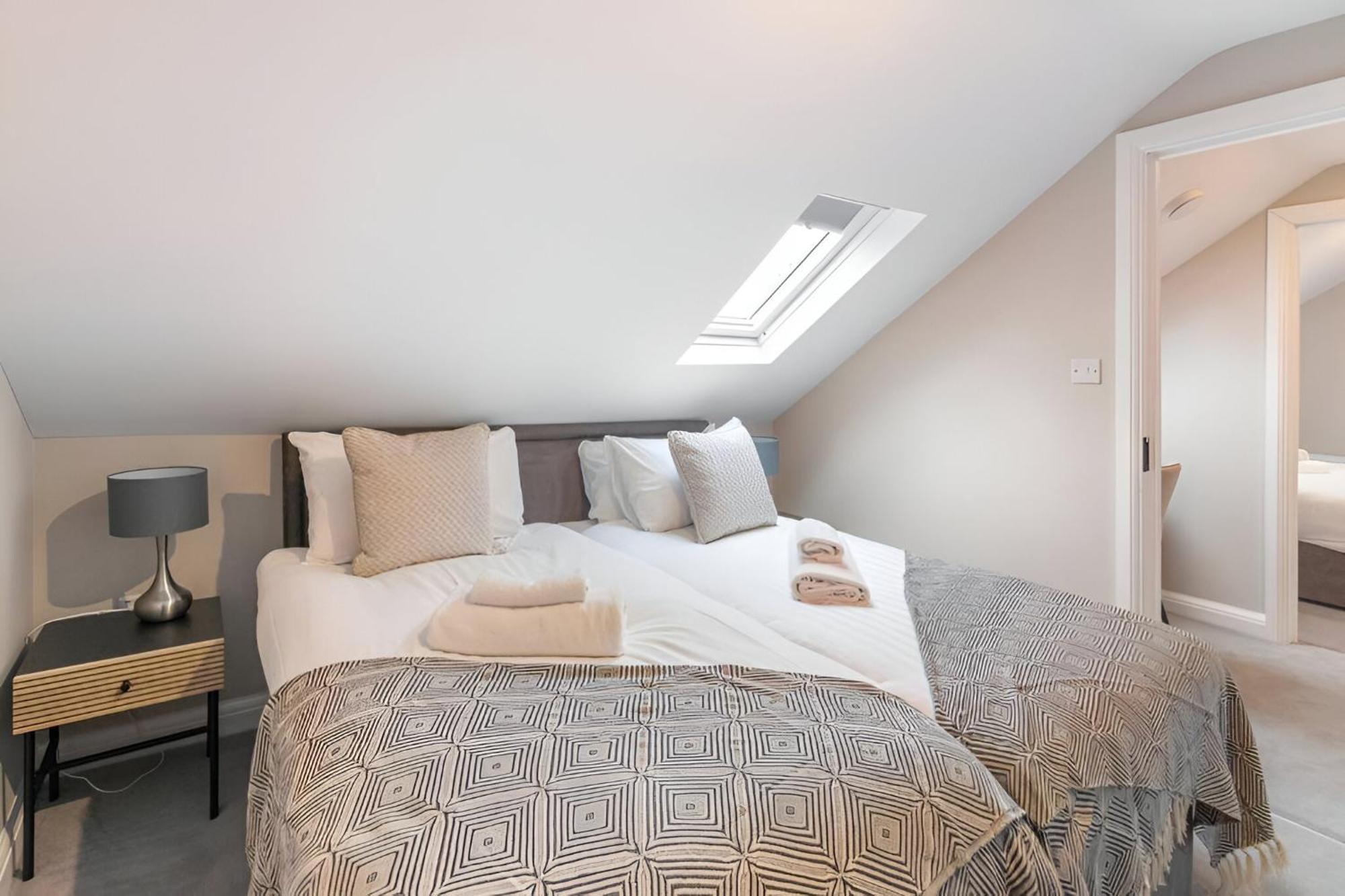 Appartement Earthy Elegance Stylish 4br For Urban Escapes