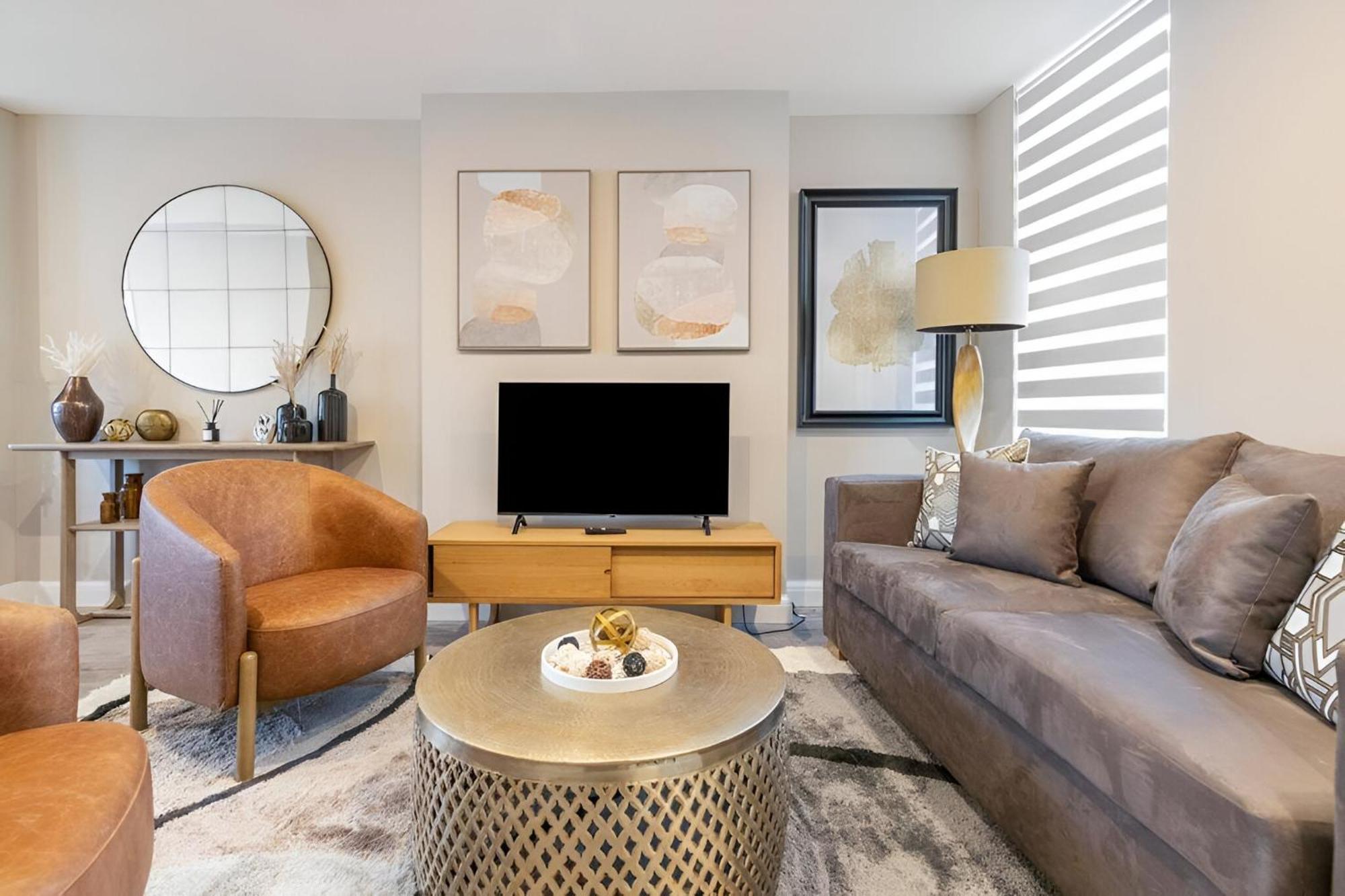 Earthy Elegance Stylish 4br For Urban Escapes Appartement Londen