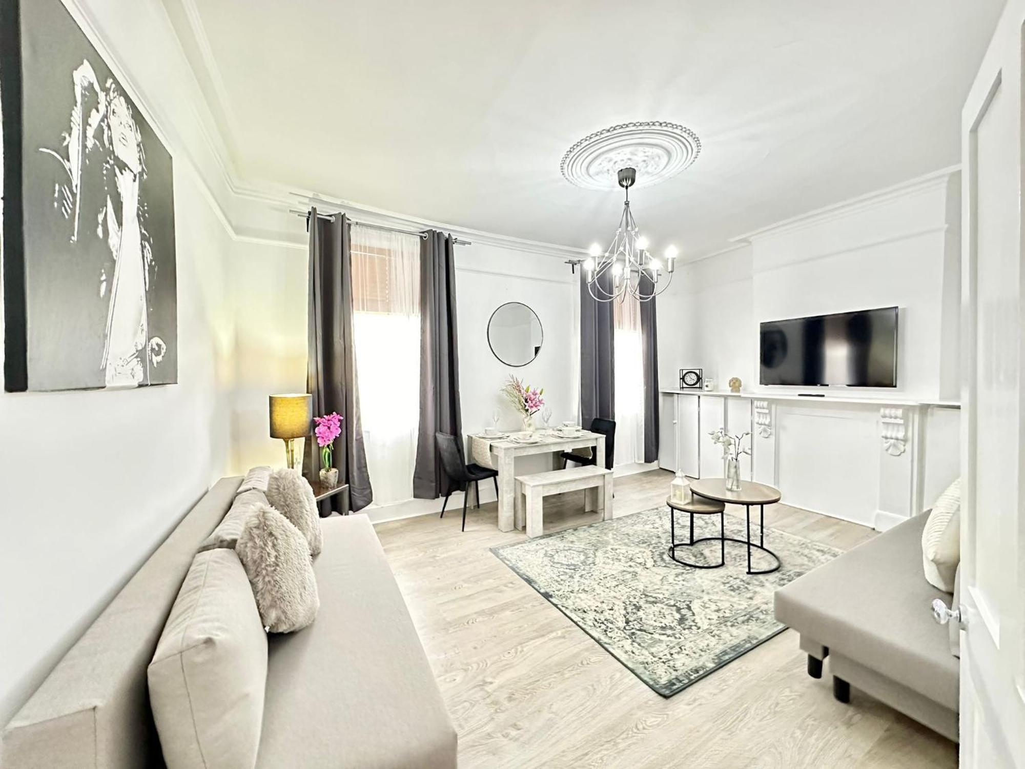 Central Two Bedroom Leilighet *