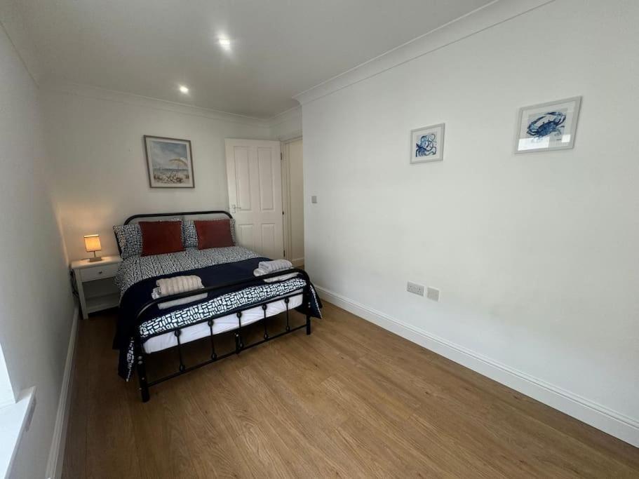 2 Bedroom, Parking, Hounslow St * London