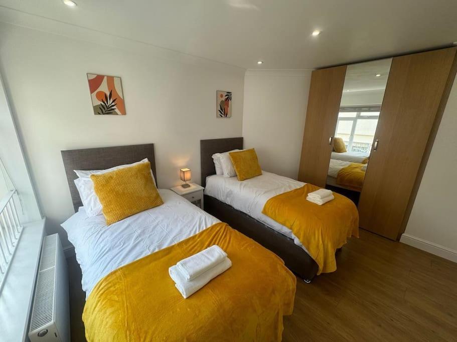 2 Bedroom, Parking, Hounslow St Leilighet London