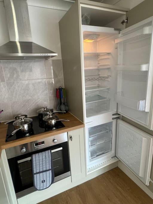 Leilighet 2 Bedroom, Parking, Hounslow St London