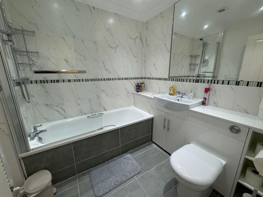 Leilighet 2 Bedroom, Parking, Hounslow St