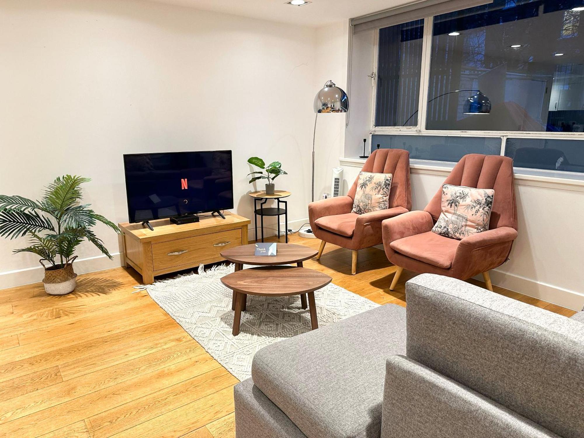 Chic 3 Bedroom Flat With Private Terrace In Holloway Near Finsbury Park Apartamento *