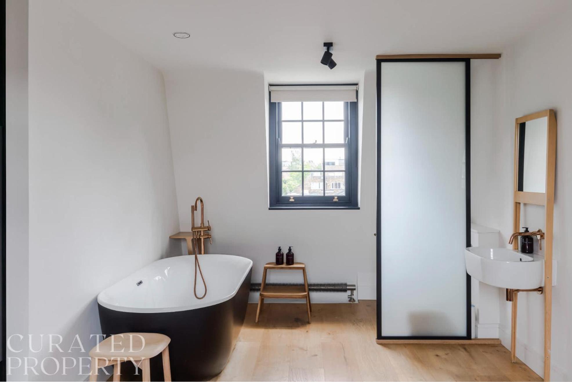 Georgian Townhouse With Sun Terrace & Garden London