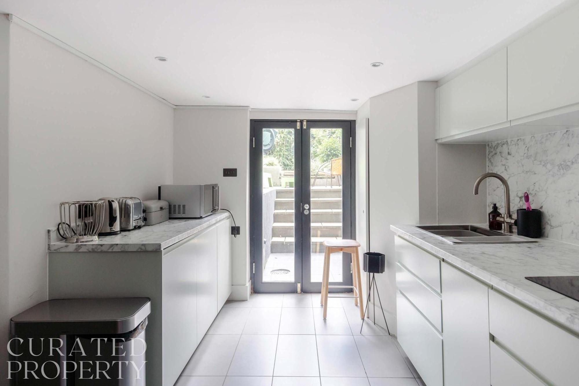 Georgian Townhouse With Sun Terrace & Garden Holiday home London