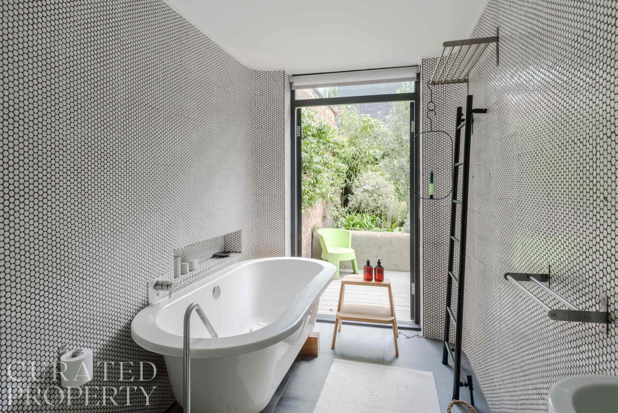 Georgian Townhouse With Sun Terrace & Garden * London