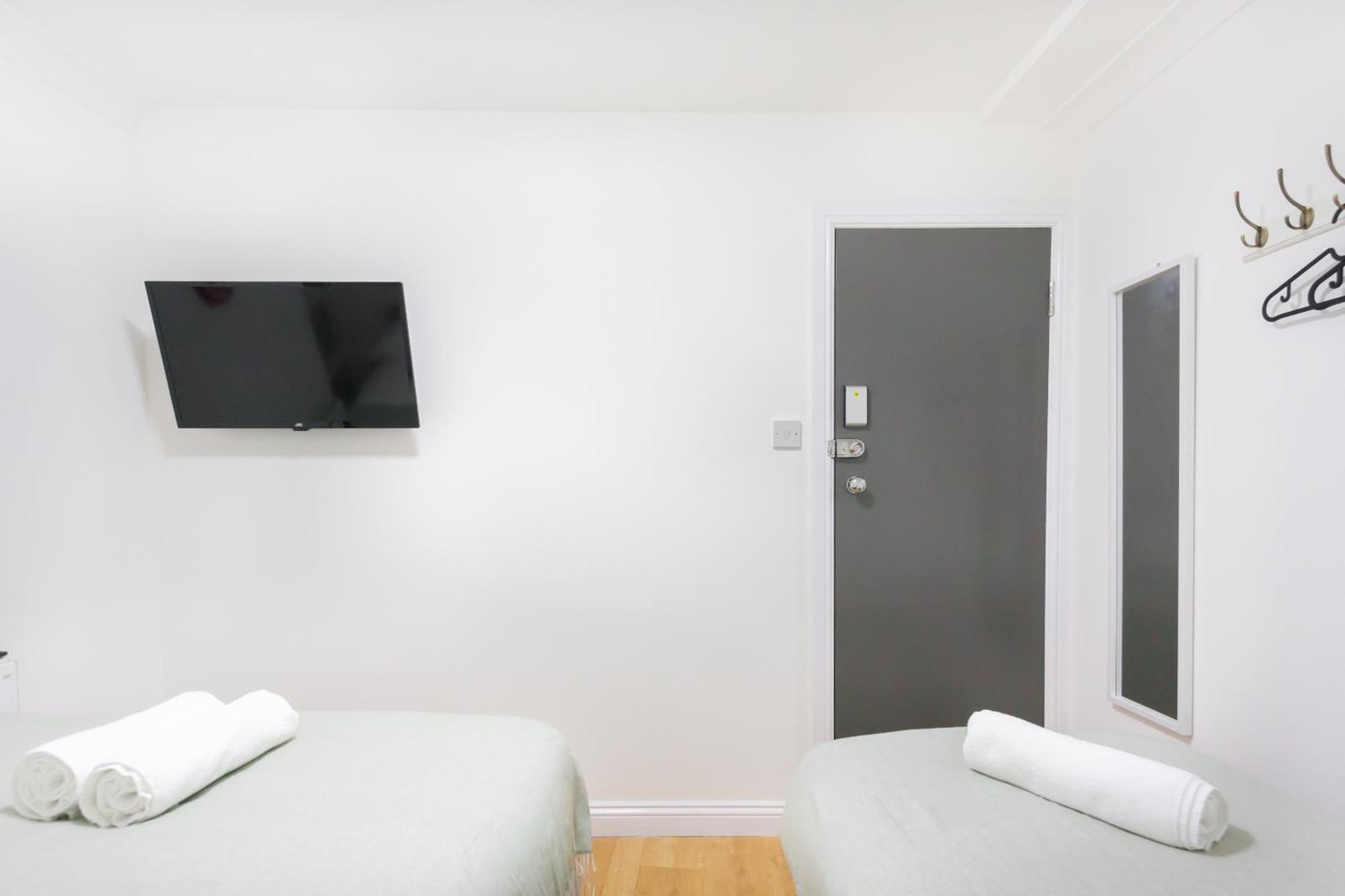 Studio9 - Next To Emirates Stadium - Budget With Shared Bathroom Guest house *