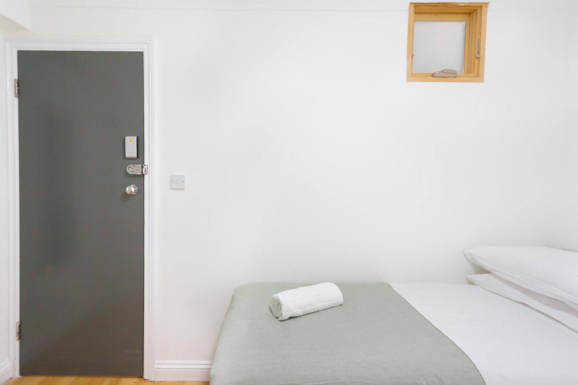 Studio9 - Next To Emirates Stadium - Budget With Shared Bathroom Guest house London