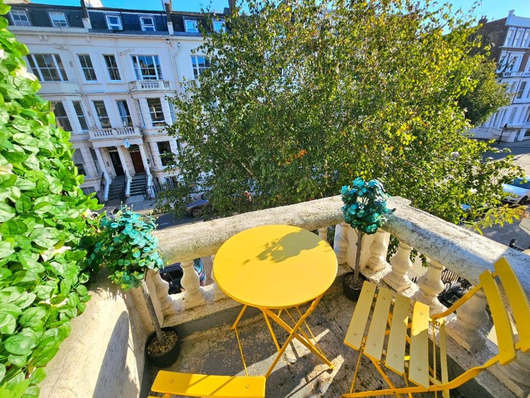 Charming With Private Balcony, On 1st Floor, With 2 Bathrooms, 3 Min Walk To Earl's Court Station Apartment