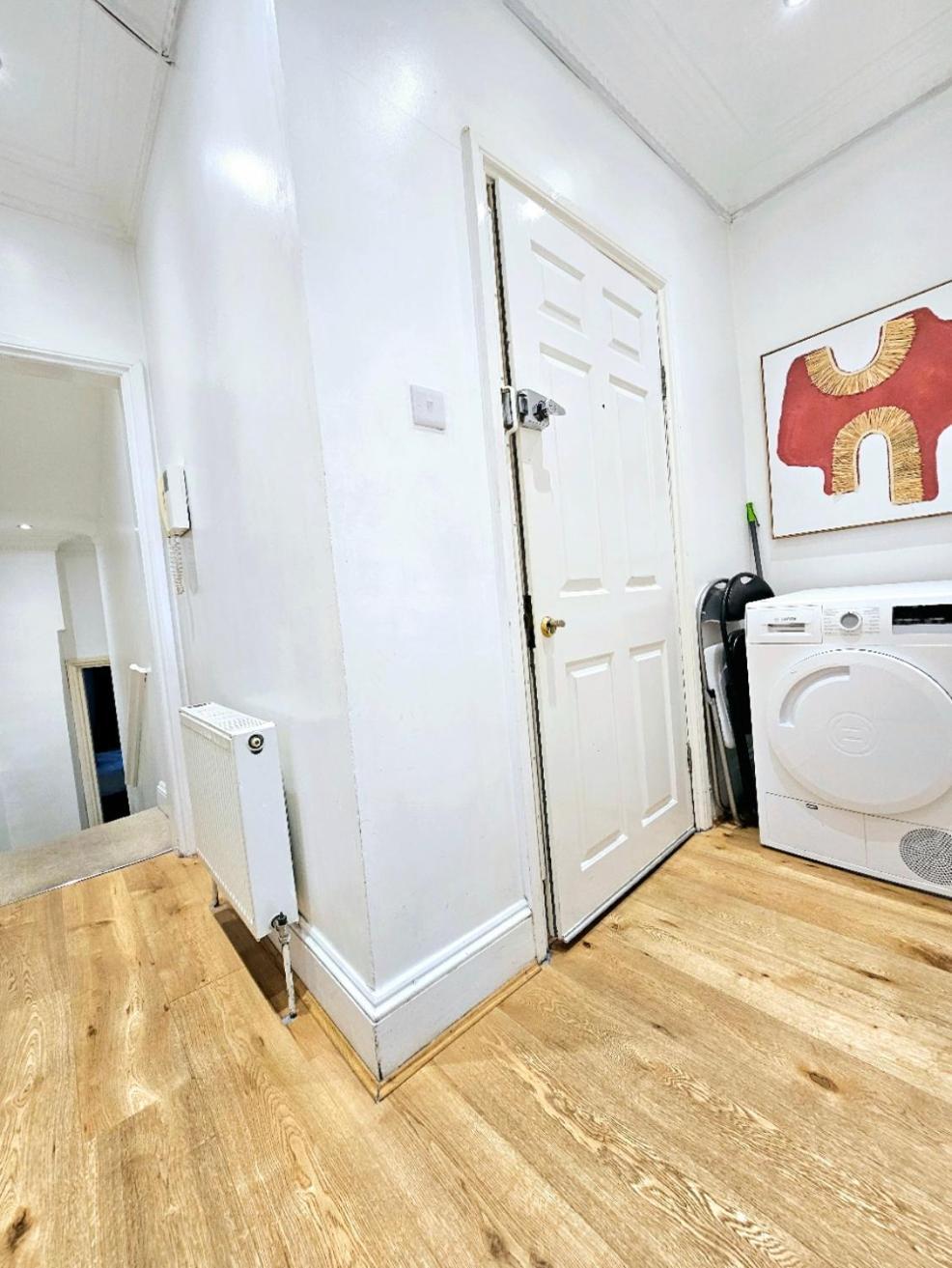 Apartment Charming With Private Balcony, On 1st Floor, With 2 Bathrooms, 3 Min Walk To Earl's Court Station