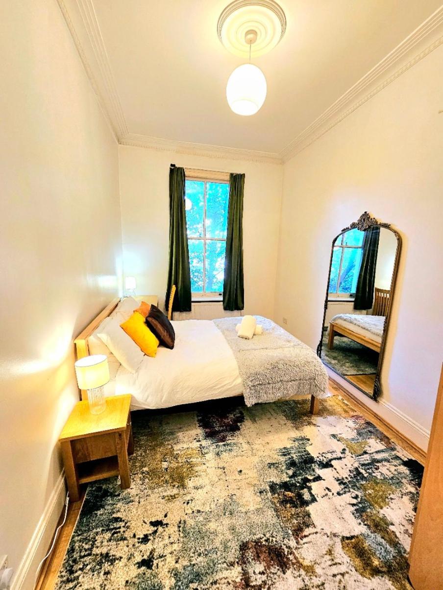 Apartment Charming With Private Balcony, On 1st Floor, With 2 Bathrooms, 3 Min Walk To Earl's Court Station *