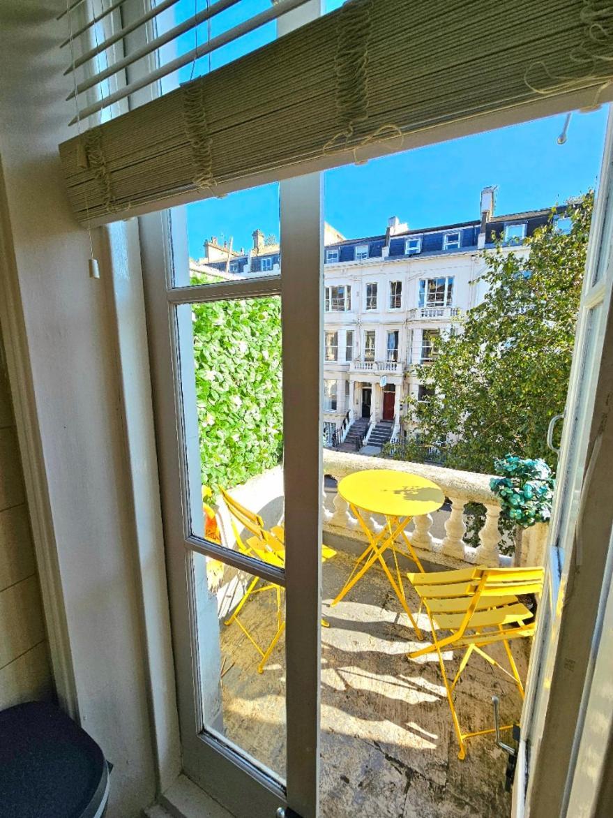 Charming With Private Balcony, On 1st Floor, With 2 Bathrooms, 3 Min Walk To Earl's Court Station London