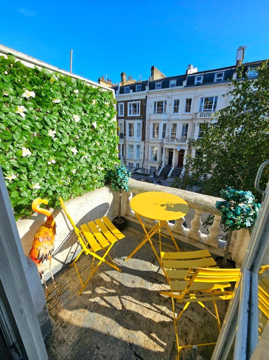 Charming With Private Balcony, On 1st Floor, With 2 Bathrooms, 3 Min Walk To Earl's Court Station Apartment *