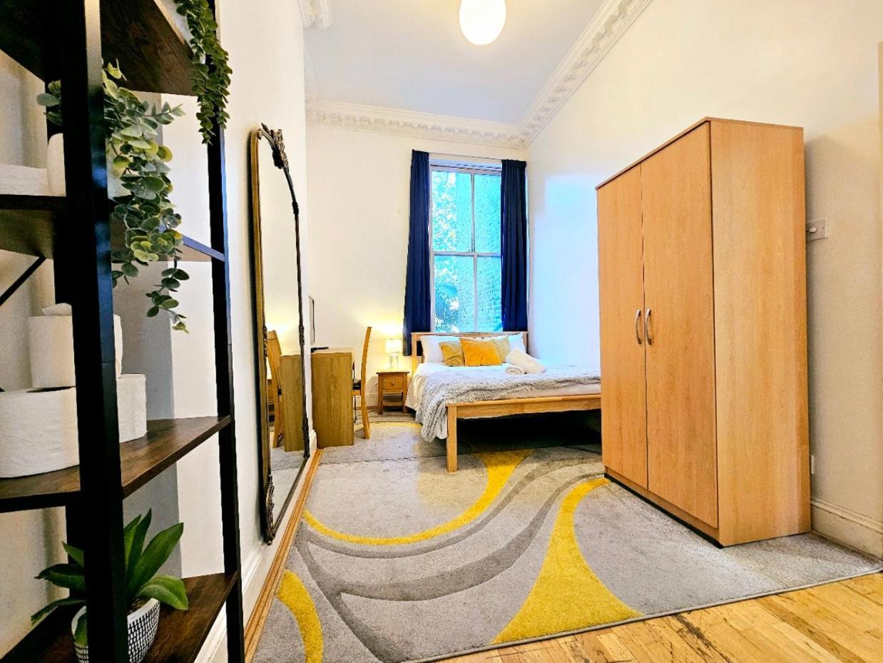 Apartment Charming With Private Balcony, On 1st Floor, With 2 Bathrooms, 3 Min Walk To Earl's Court Station