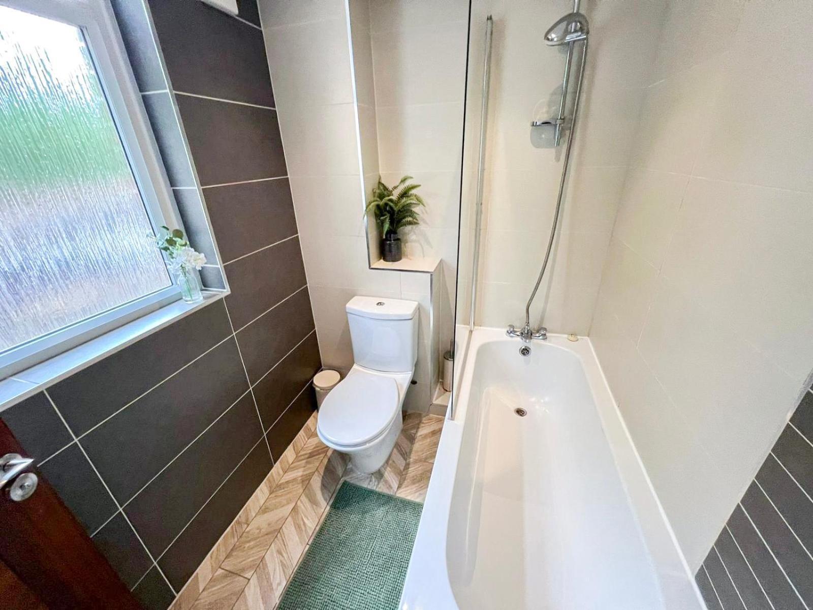 Lovely 4 Bedroom Flat With Ample Garden In Brondesbury, Kilburn *