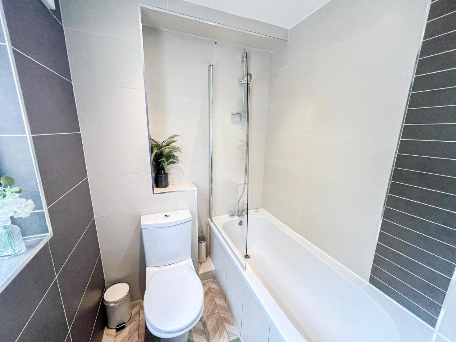 Lovely 4 Bedroom Flat With Ample Garden In Brondesbury, Kilburn London