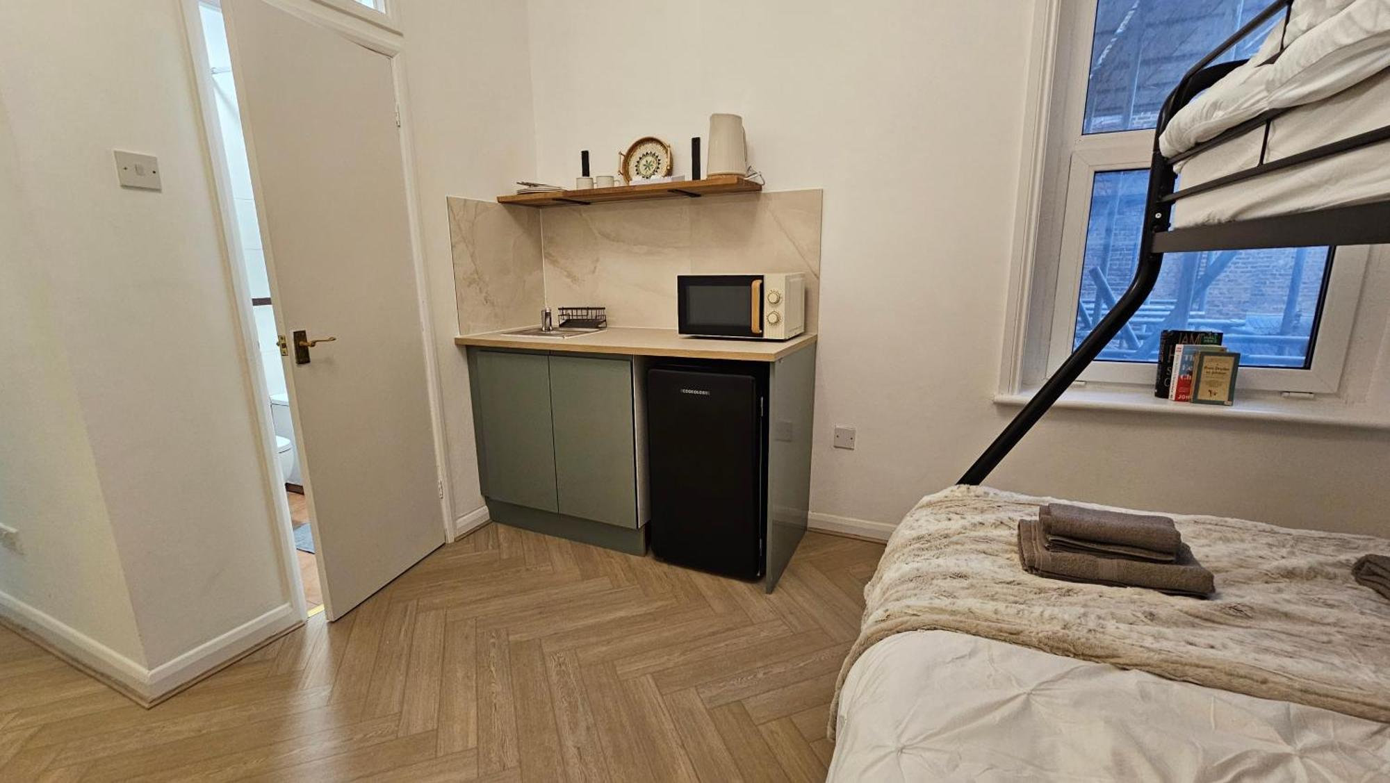 Newly Renovated & Ensuite Rooms! - Camberwell Apartment *