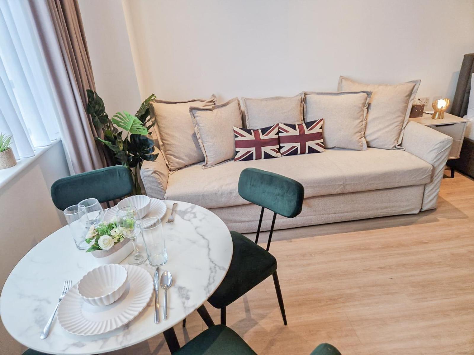 Modern & 3bedroom Flat With Pvt Balcony Steps From Regent's Park Apartment