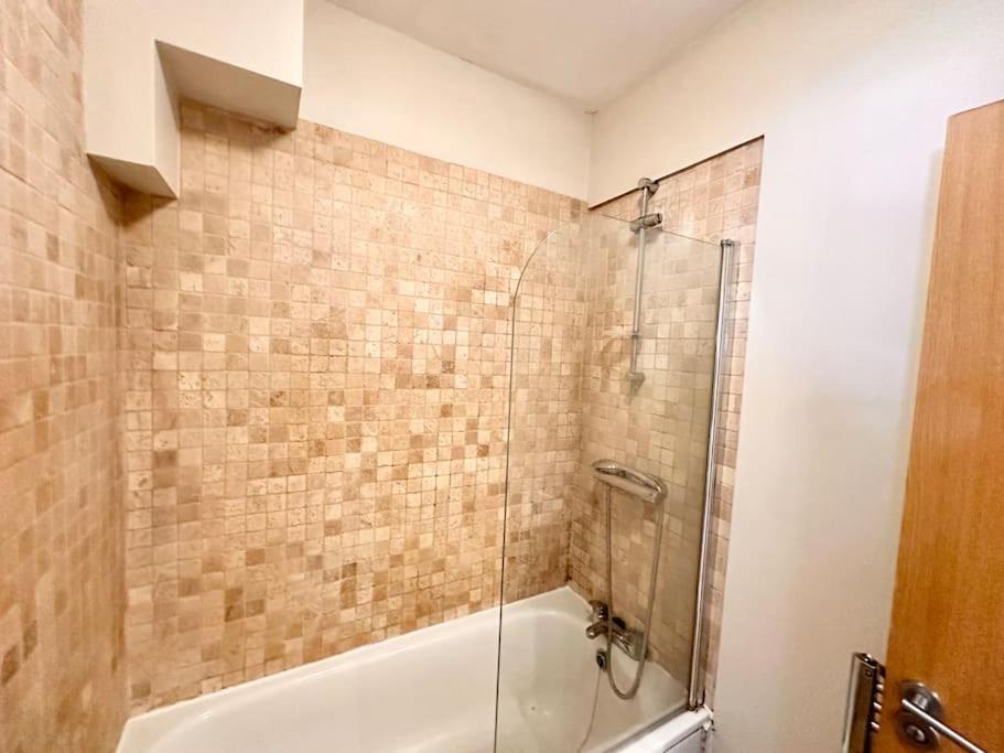 2 Bedroom In Se13 Londen