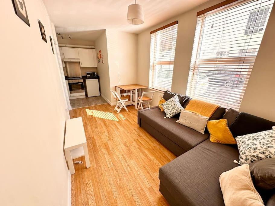 2 Bedroom In Se13 * Londen