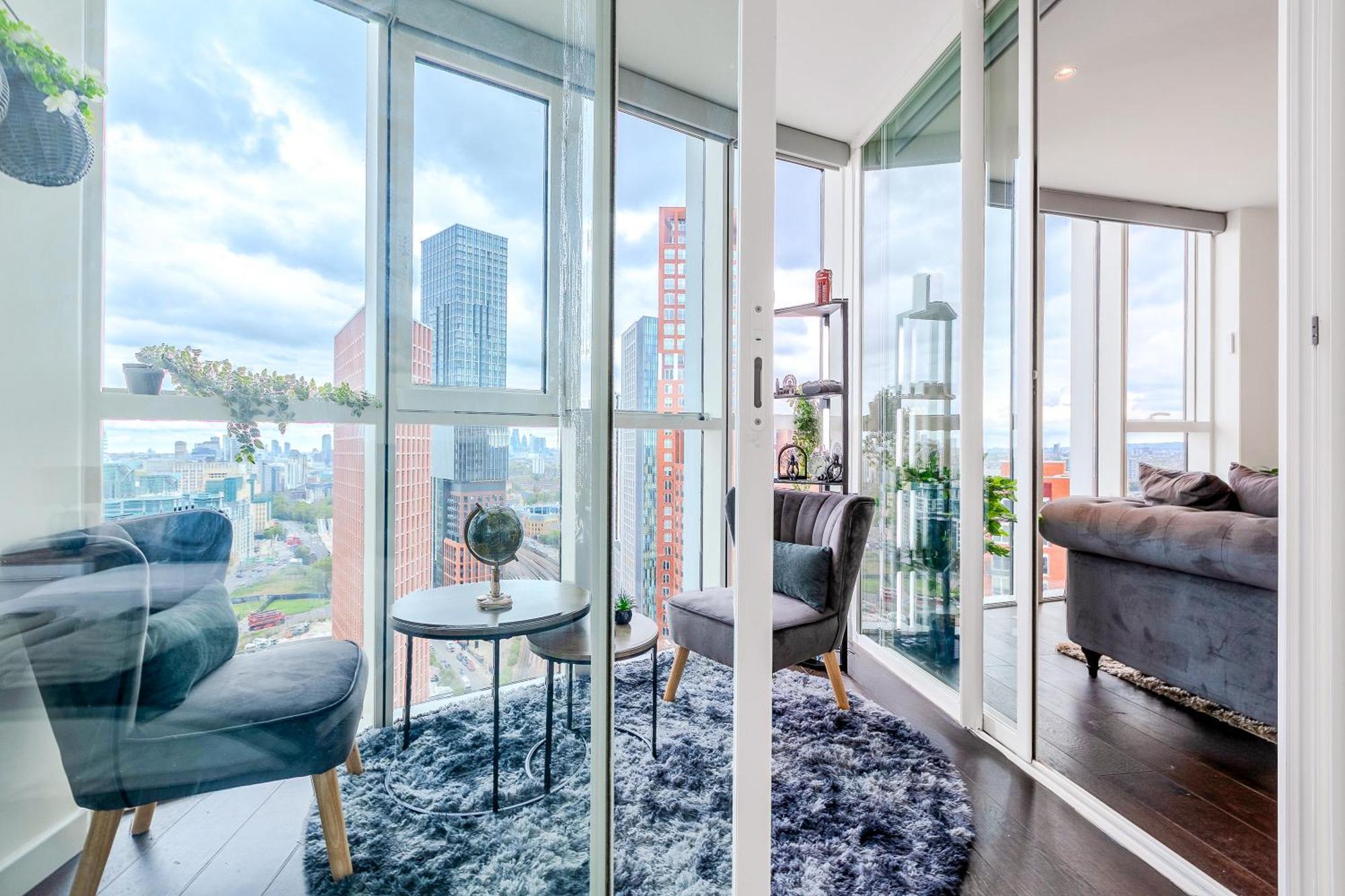 Bright 2br High Floor Flat, Nine Elms, 3min Tube Apartment *