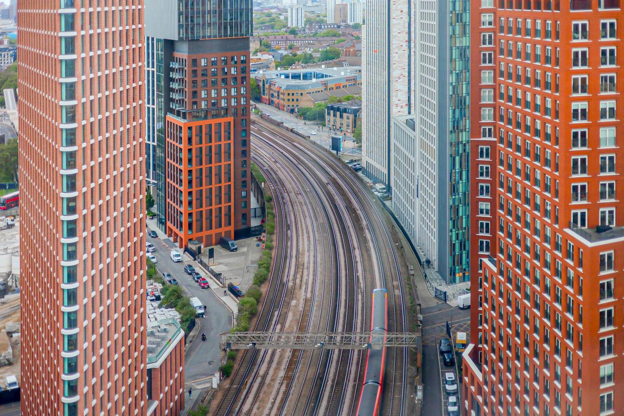 Bright 2br High Floor Flat, Nine Elms, 3min Tube *