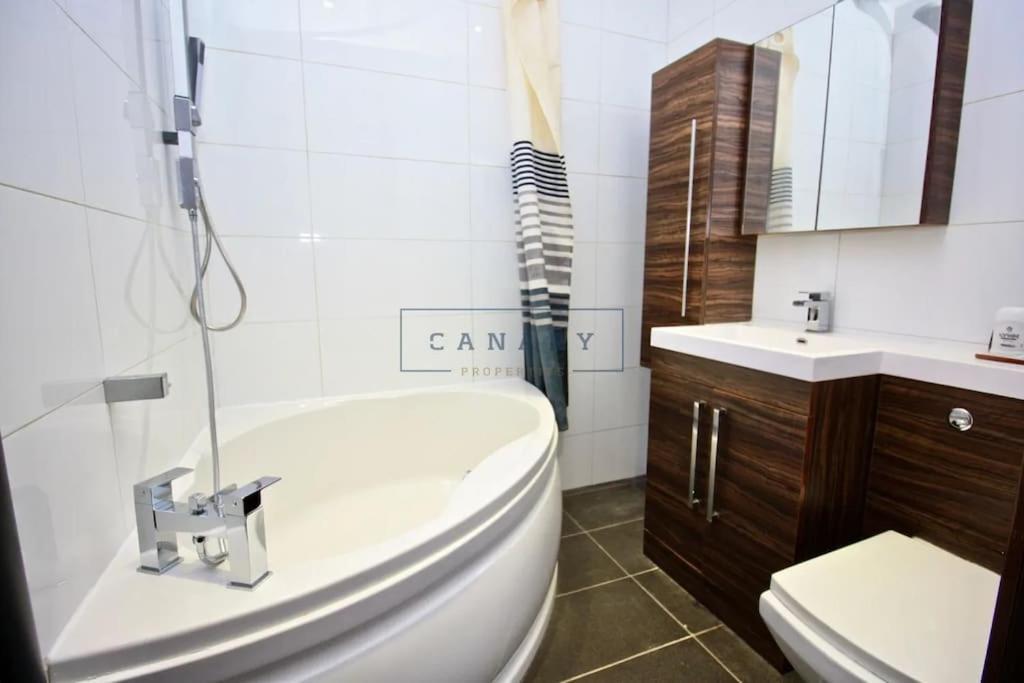 Super Cozy 2 Bed 2 Bath Ground Floor Flat! Apartment