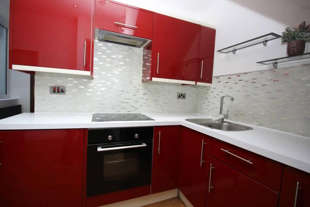 Apartment Super Cozy 2 Bed 2 Bath Ground Floor Flat! *