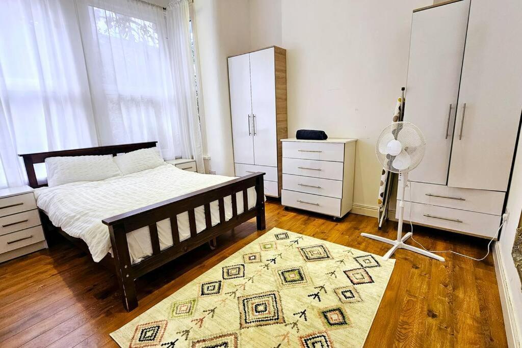 Super Cozy 2 Bed 2 Bath Ground Floor Flat! Apartment *