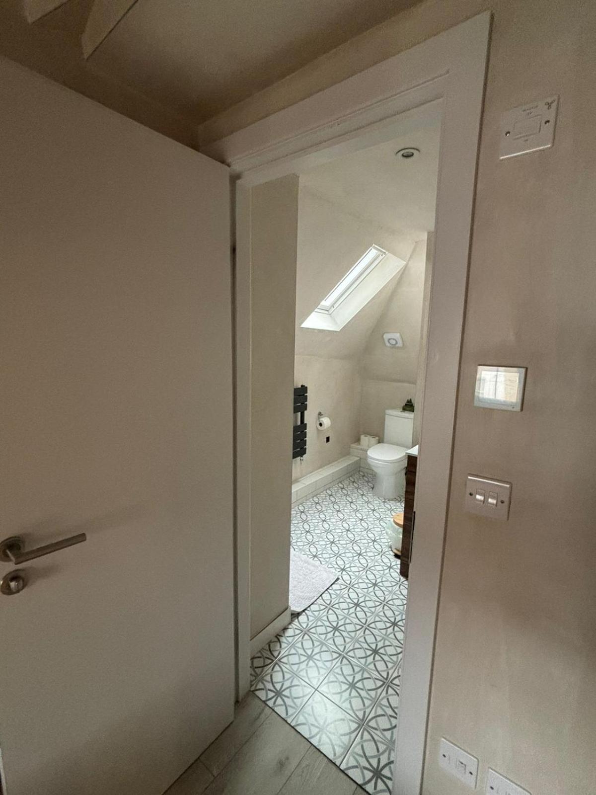 Habitación en casa particular Ensuite With Private Bathroom, *