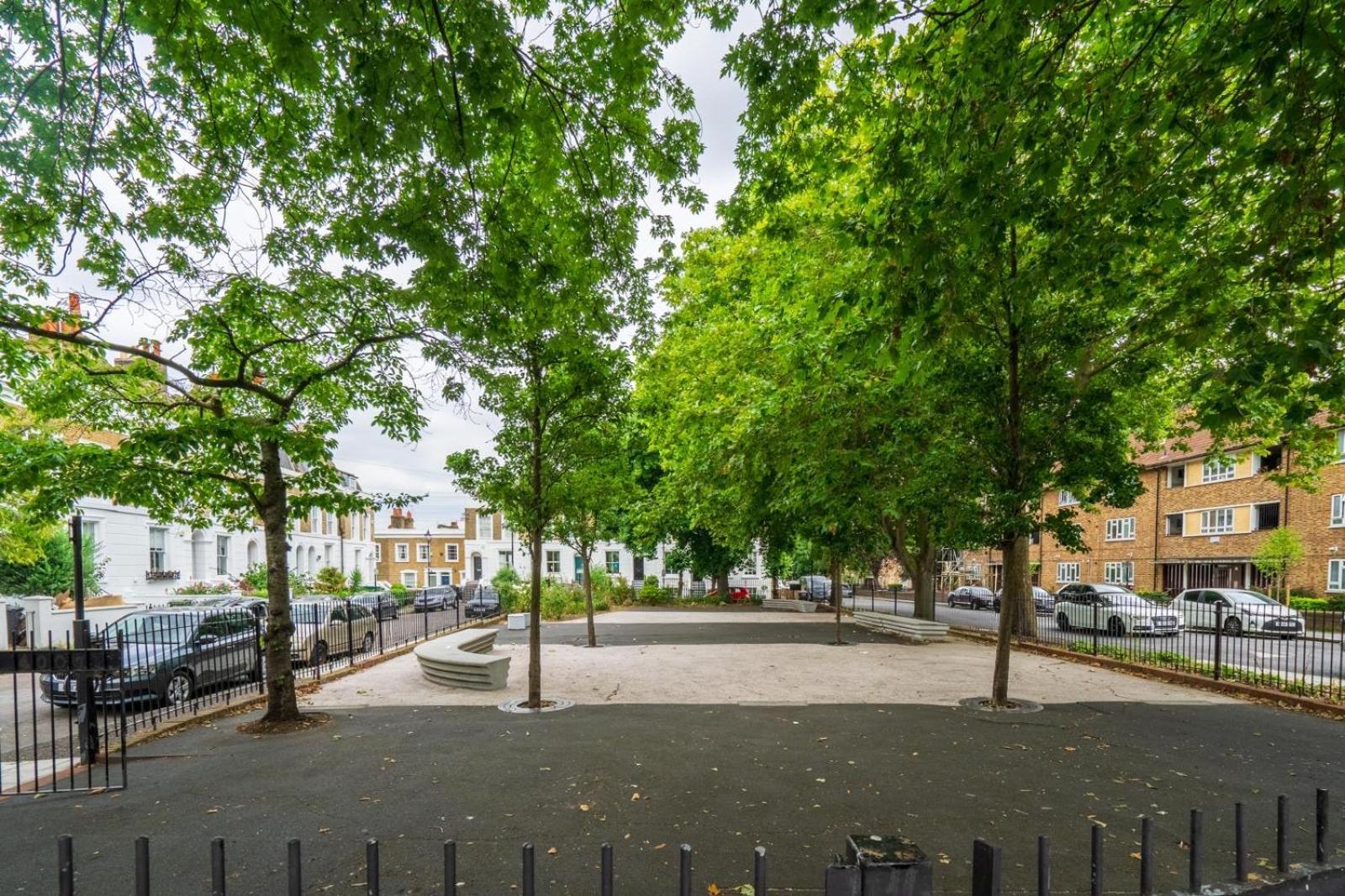 2 Bedroom Flat Sw9 -2min Walk From Brixton Station, Free Off Road Parking * London
