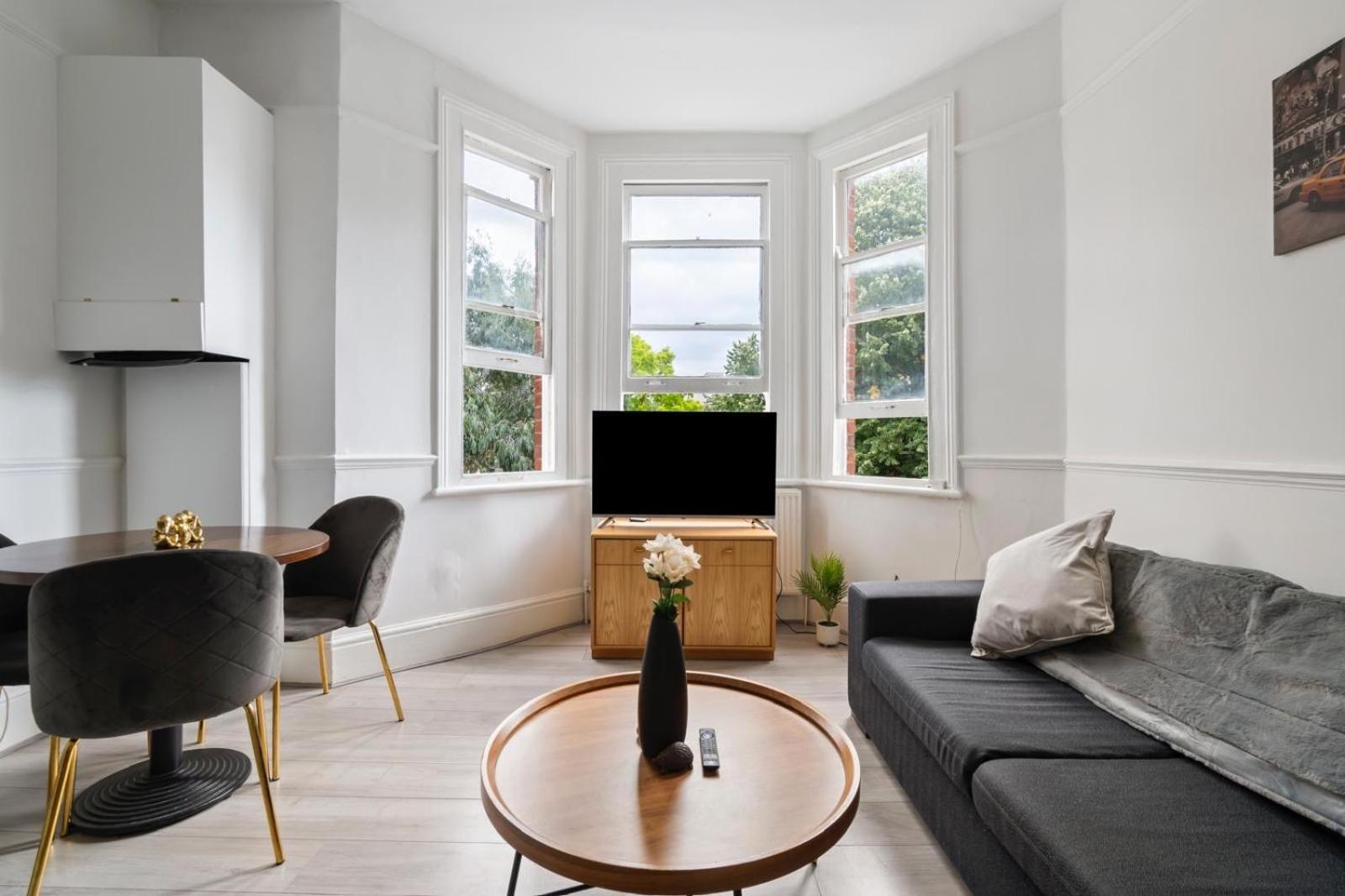 Leilighet 2 Bedroom Flat Sw9 -2min Walk From Brixton Station, Free Off Road Parking *