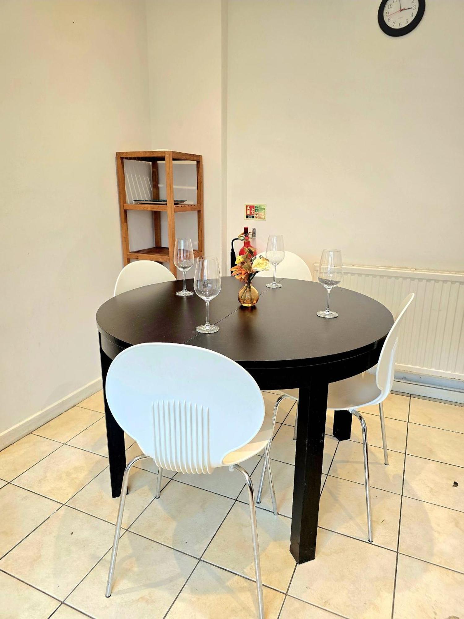 Vakantiehuis Charming 4 Bedroom Duplex With Private Entrance Londen
