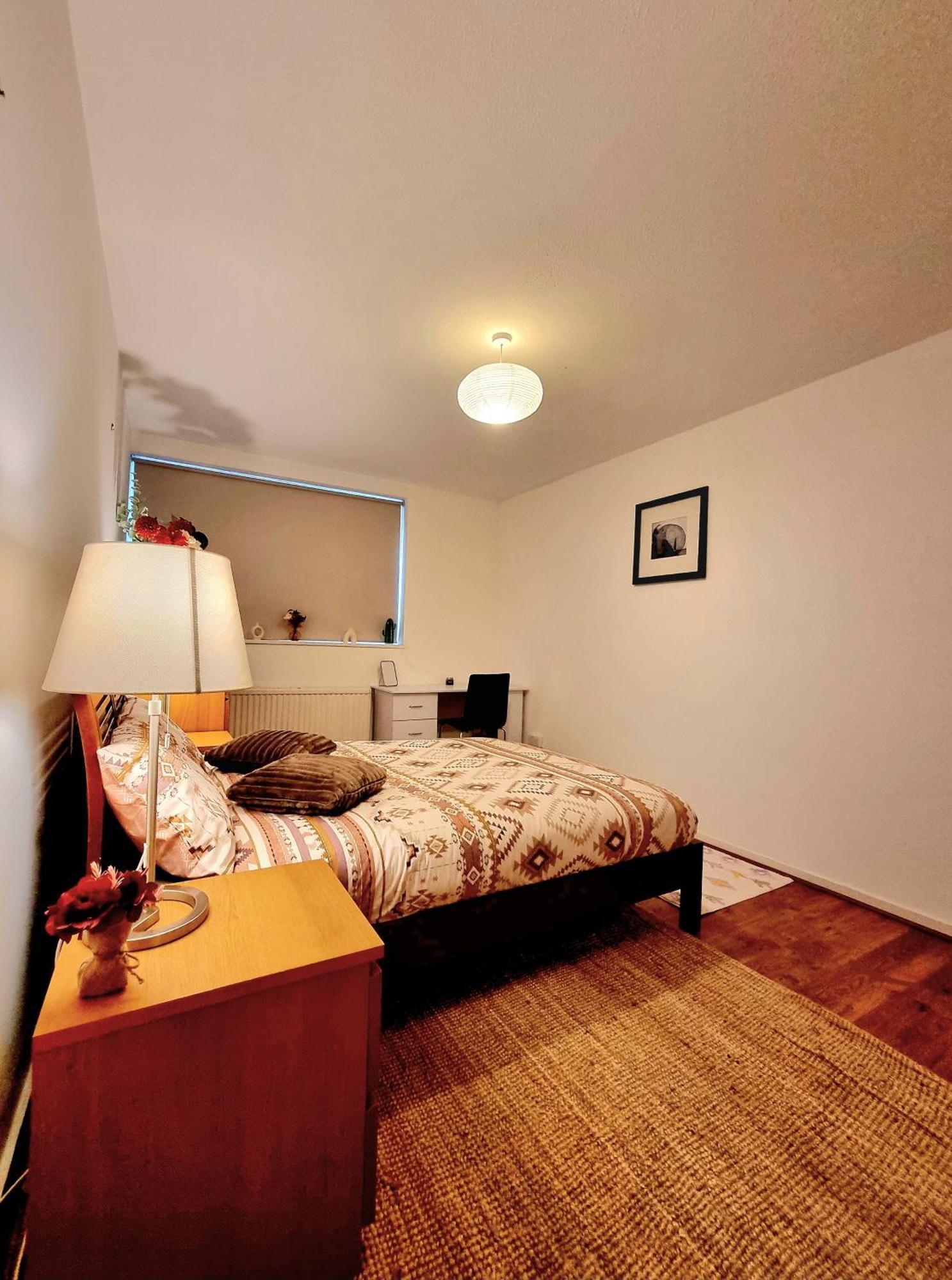 Charming 4 Bedroom Duplex With Private Entrance * Londen