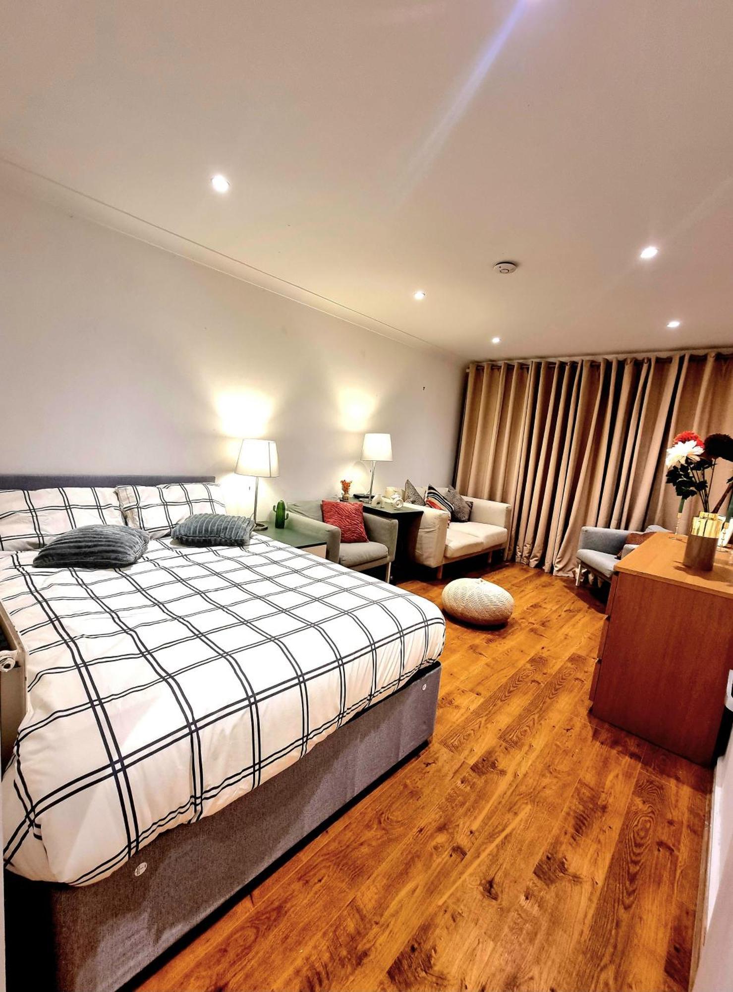 Сasa de vacaciones Charming 4 Bedroom Duplex With Private Entrance
