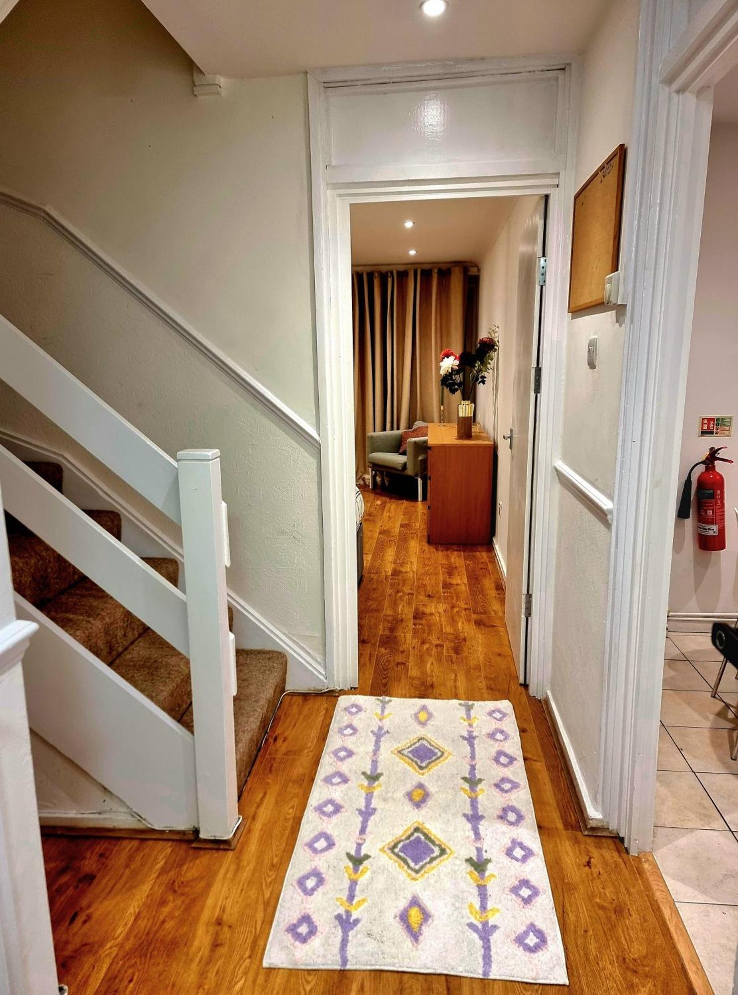 Charming 4 Bedroom Duplex With Private Entrance Vakantiehuis *