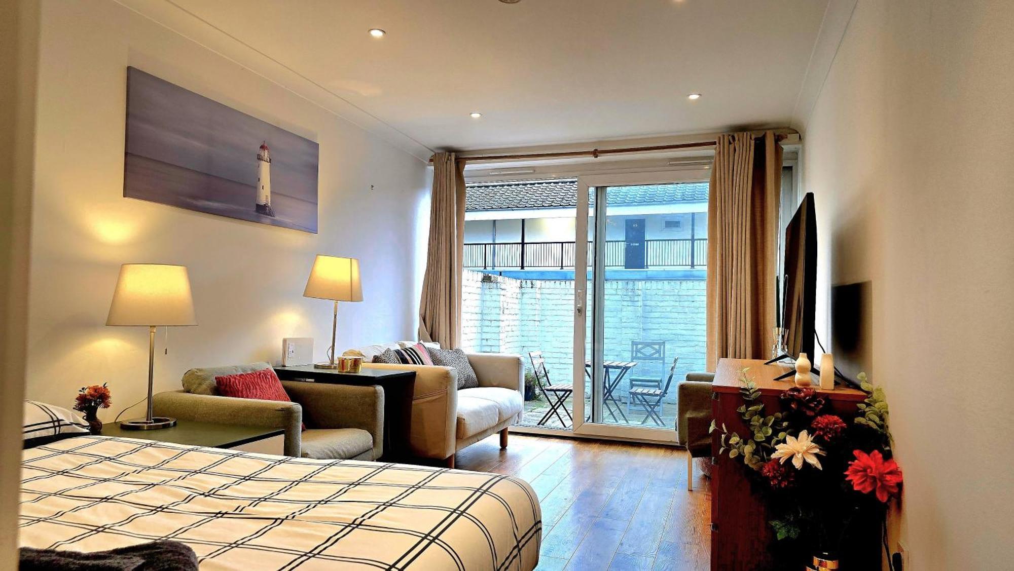 Сasa de vacaciones Charming 4 Bedroom Duplex With Private Entrance *
