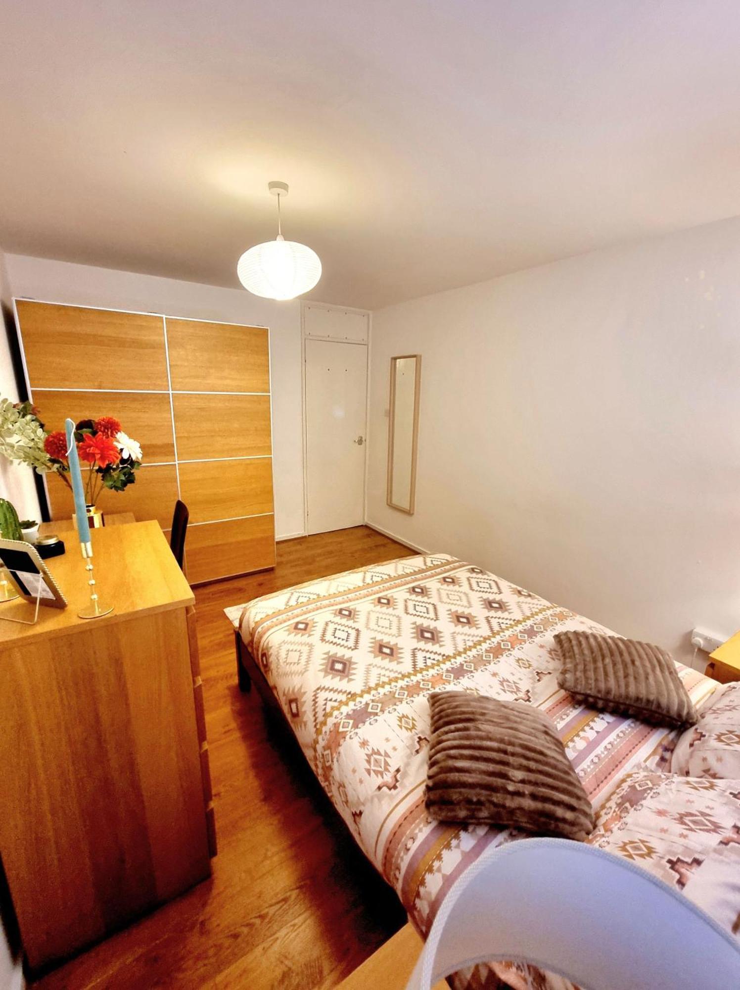 Charming 4 Bedroom Duplex With Private Entrance Londen
