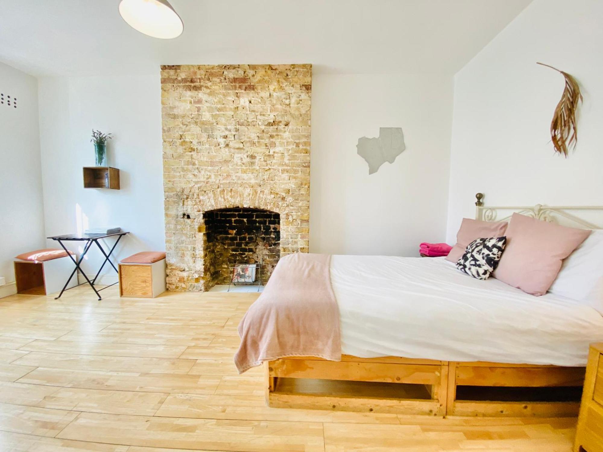 London's East End 2 Bedroom Londen