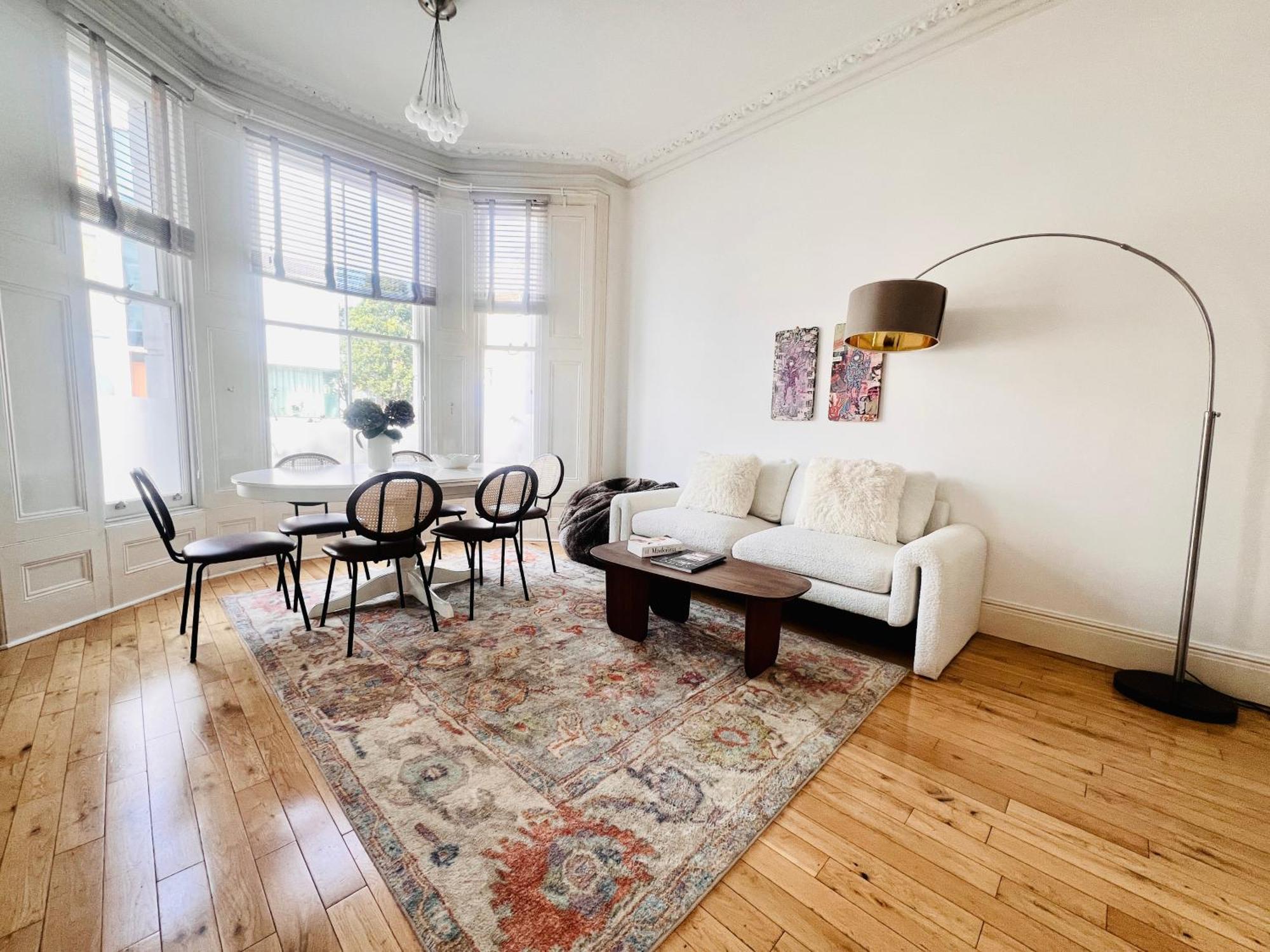 Stylish 2 Bedroom Notting Hill Superstar