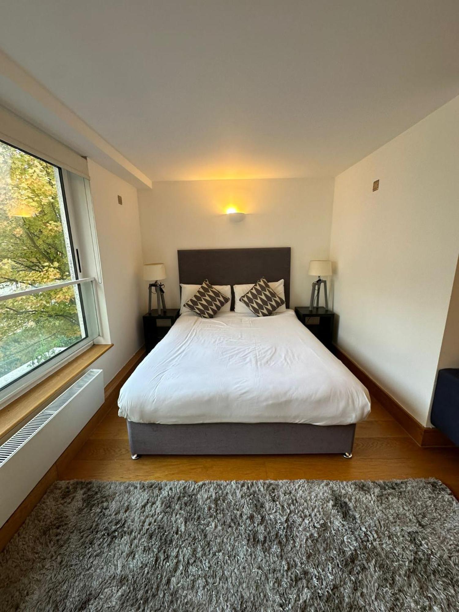 Westwood House Apartment *