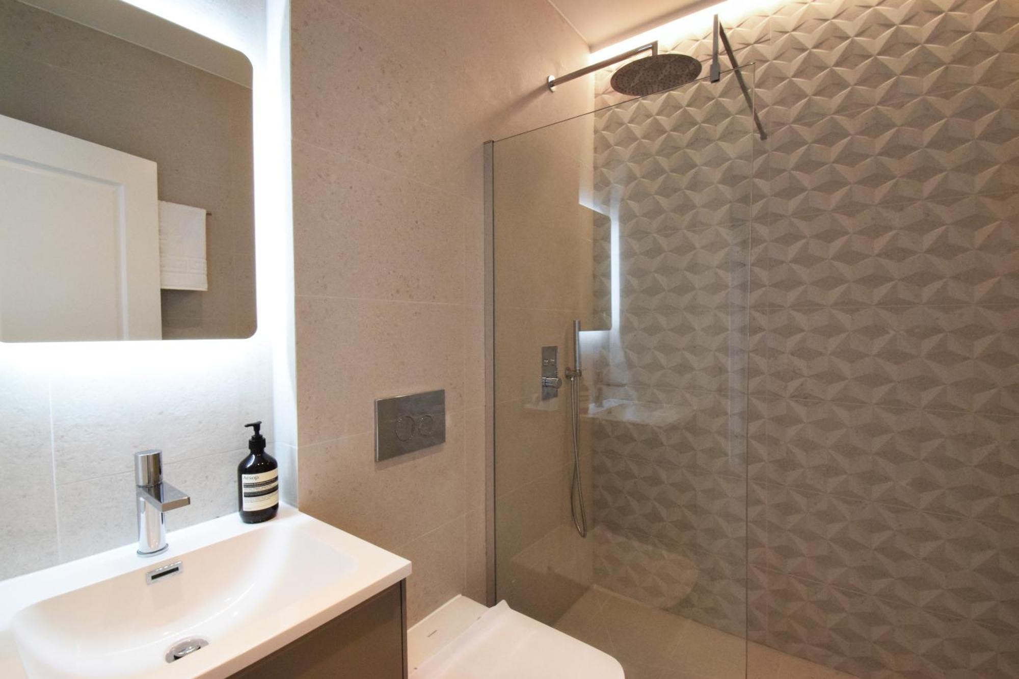 B Comfort Apartment London
