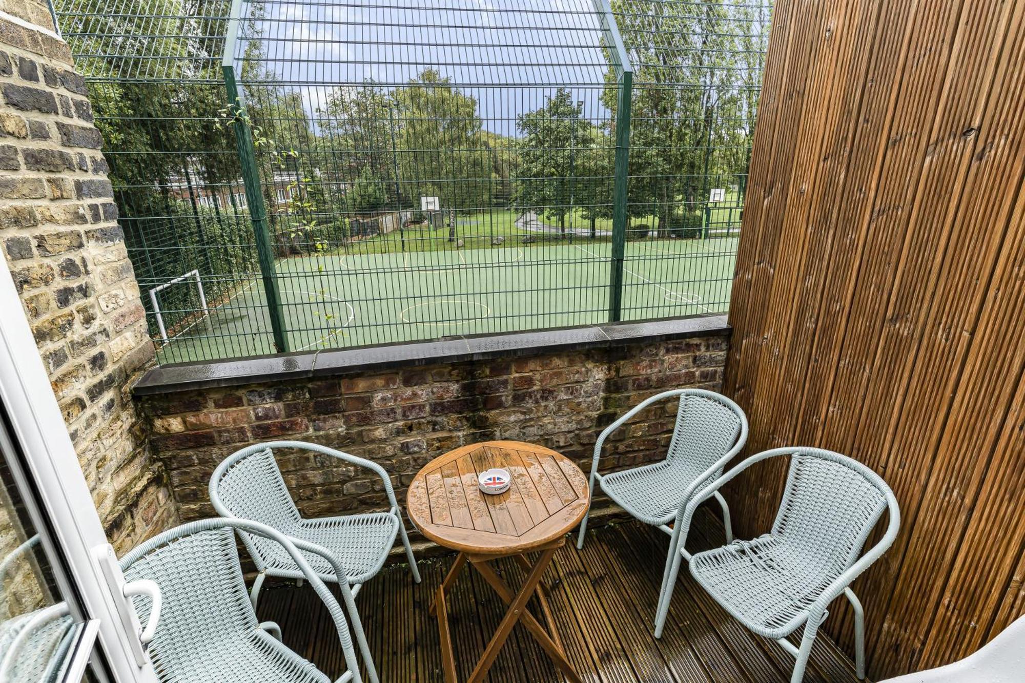 Stylish Modern In Nw6 London
