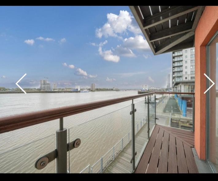 Leilighet Amazing River View 2 Bedroom Apartment, Sleeps 6 , Balcony And Parking *