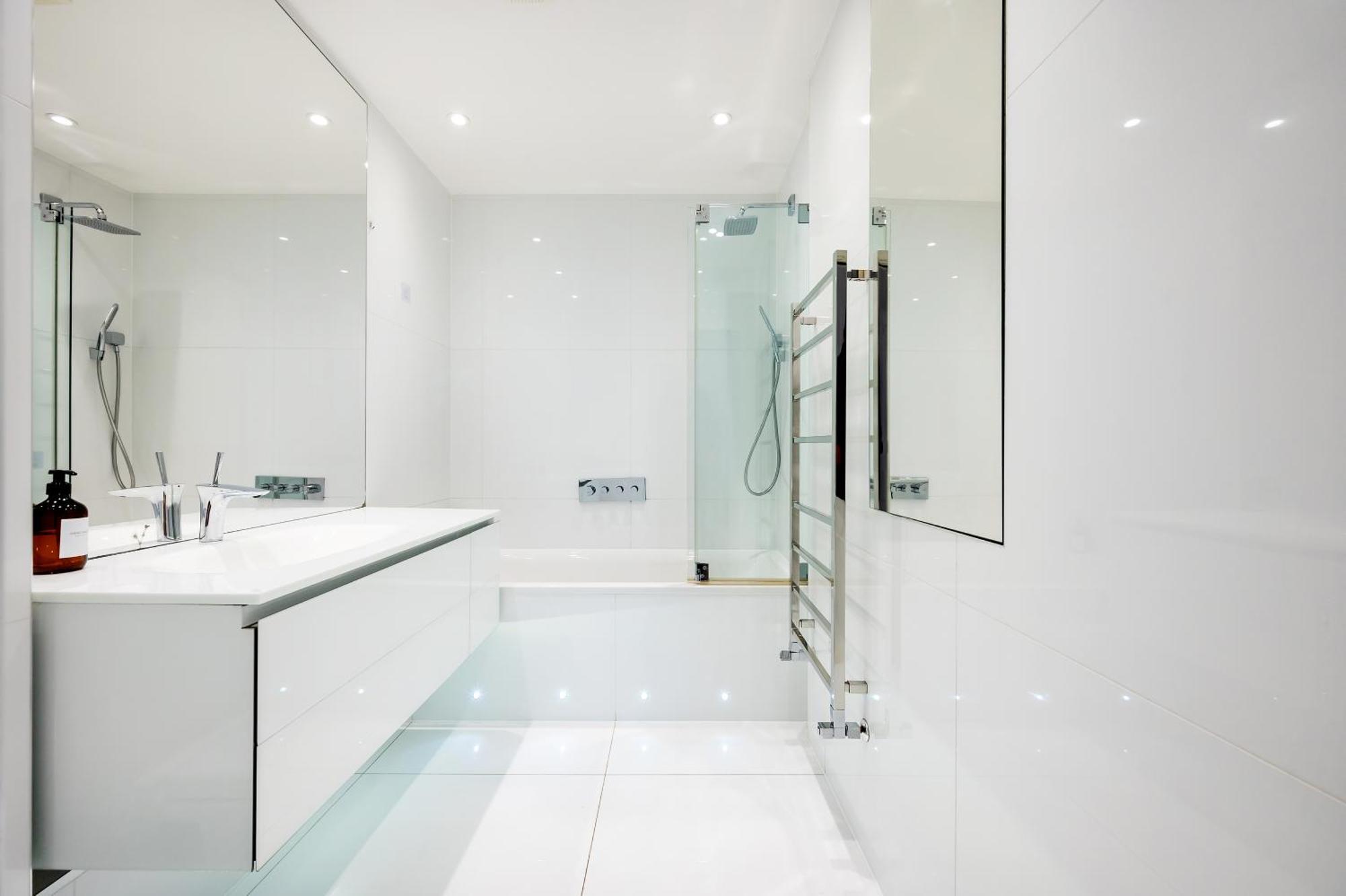 Luxury Aircon 3 Bedr, 4 Beds, 2 Bath Trafalgar Sq Apartamento *