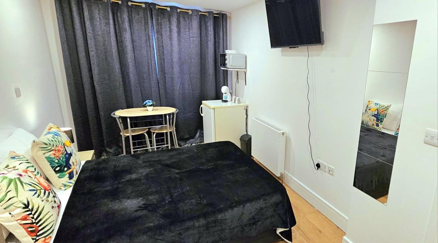 Privat overnatting Penelope Ensuite Double London