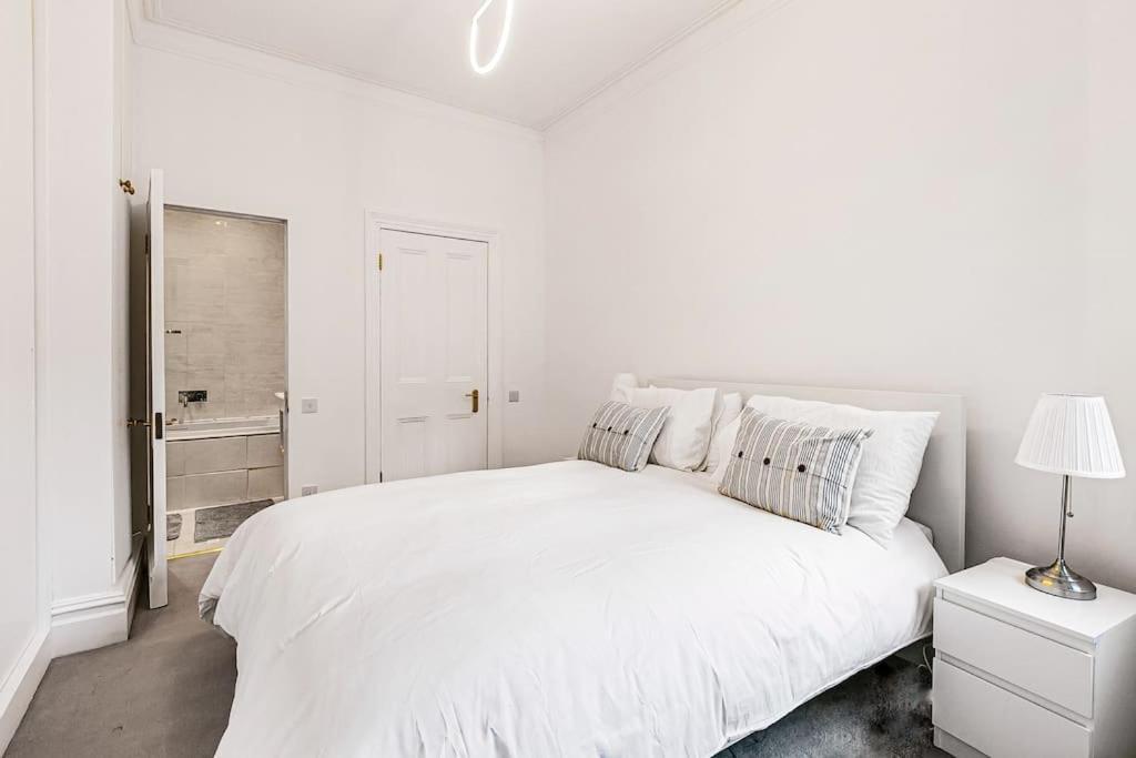 Cadogan Gardens Vip Apartment *