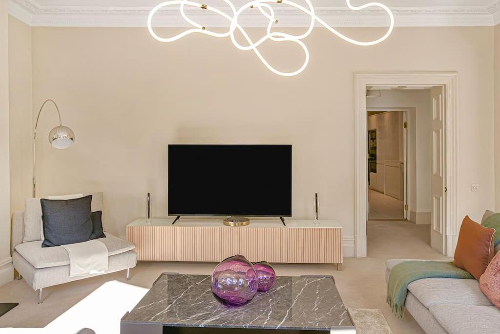 Cadogan Gardens Vip Apartment *